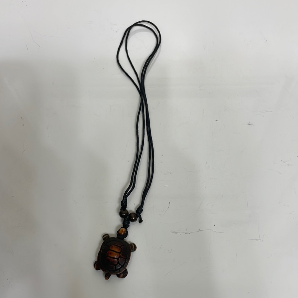 Adjustable turtle necklace‎